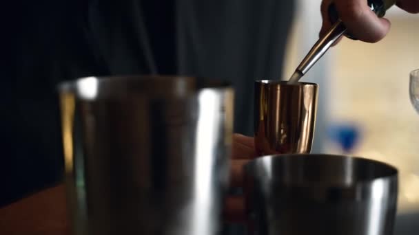 Bartender Prepares Cocktail Bar Club Pours Alcohol Syrups Uses Ice — Stock Video