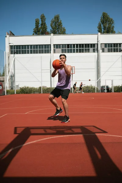 Young Guy Plays Basketball Basketball Court Throws Ball Ring Doing — Stockfoto