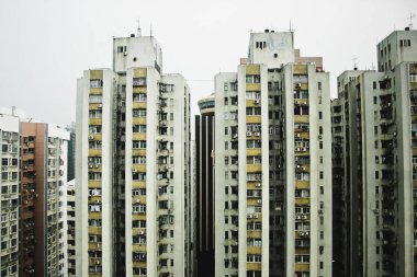 Birbirini tamamlayan gökdelenler.