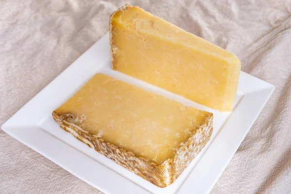 Colección Quesos Queso Francés Duro Viejo Fermier Cantal Hecho Leche — Foto de Stock