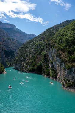 Ulusal park Grand Canyon du Verdon ve dağların turkuaz suları Sainte Croix ve Verdon nehri, Fransa 'da yaz tatilleri