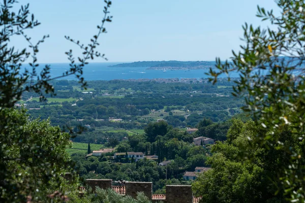 Vista Sobre Vale Verde Mar Antiga Aldeia Francesa Grimaud Destino — Fotografia de Stock