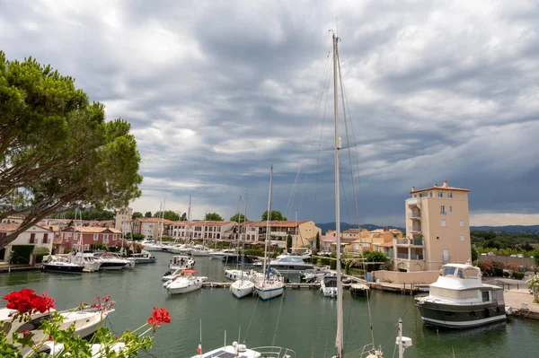 View Small Houses Sailboats Port Grimaud French Riviera Provence France — Stock Photo, Image