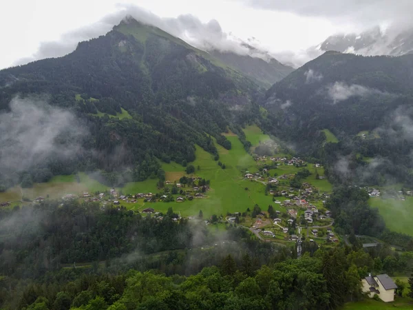 Panoramiczny Widok Górskie Wioski Zielone Lasy Łąki Pobliżu Saint Gervais — Zdjęcie stockowe