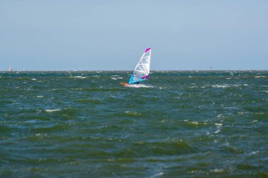 Hollanda 'da Kuzey Denizi' nin soğuk sularında aşırı su sporu