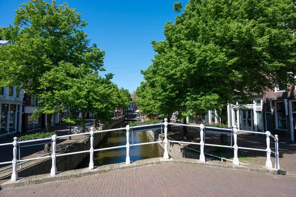 Séta Régi Utcákon Harlingen Halászváros Wadden Tenger Friesland Hollandia Napsütéses — Stock Fotó