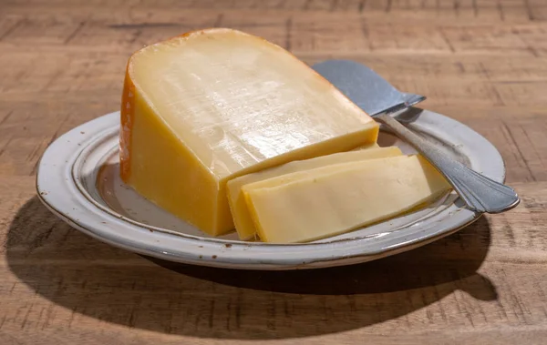 Sajtkollekció Fiatal Holland Gouda Sajt Tehéntejből Hollandiában Közelről — Stock Fotó