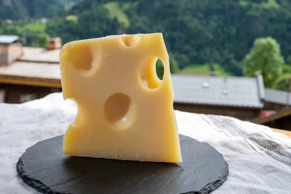 Colección Quesos Queso Vaca Francés Emmental Pueblo Las Montañas Francesas — Foto de Stock