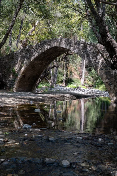 Puente Medieval Arco Veneciano Piedra Situado Las Verdes Montañas Troodos — Foto de Stock