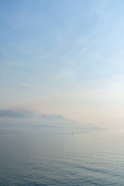 Gaeta 'nın eski kesiminde sabah yürüyüşü, antik İtalyan kenti Latina' da Tyrhenian denizinde