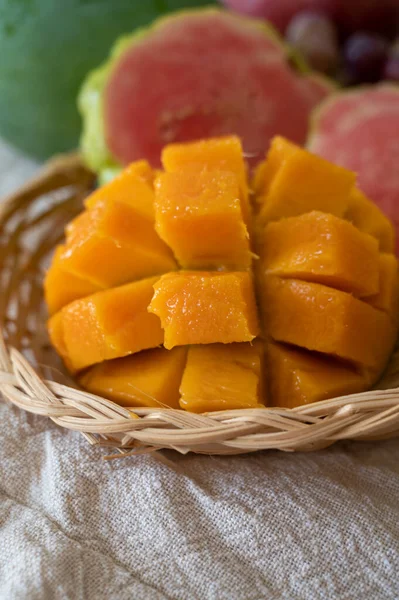 Frutti Esotici Cipro Mango Fresco Giallo Succoso Guava Rosa Matura — Foto Stock