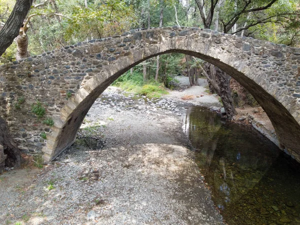 Puente Medieval Arco Veneciano Piedra Situado Las Verdes Montañas Troodos — Foto de Stock
