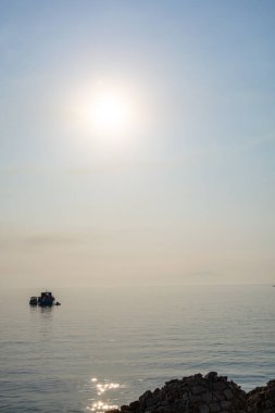 Gaeta 'nın eski kesiminde sabah yürüyüşü, antik İtalyan kenti Latina' da Tyrhenian denizinde