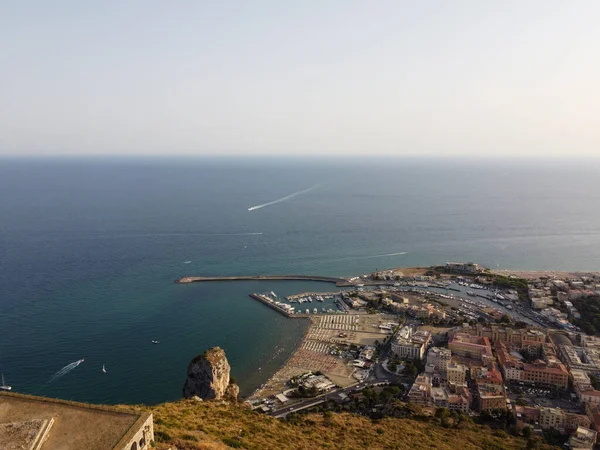 Aerial View Terracina Mountains Tyrrhenian Sea Bay Ancient Italian City — Stock Photo, Image