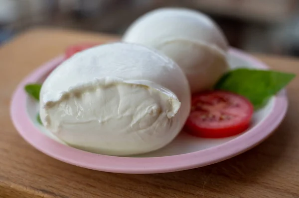 Bola Blanca Queso Blando Italiano Mozzarella Bufala Campana Servido Con — Foto de Stock