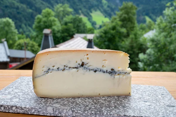 Colección Quesos Queso Francés Elaborado Con Leche Cruda Vaca Morbier — Foto de Stock