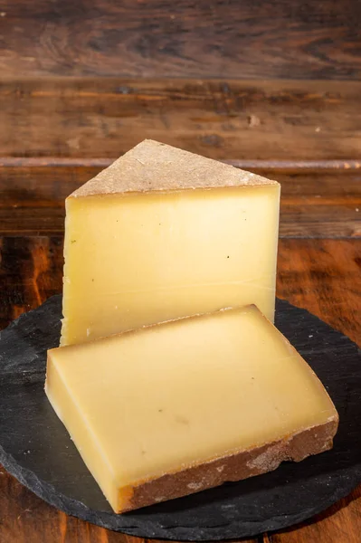 奶酪系列 法国奶牛奶酪 — 图库照片