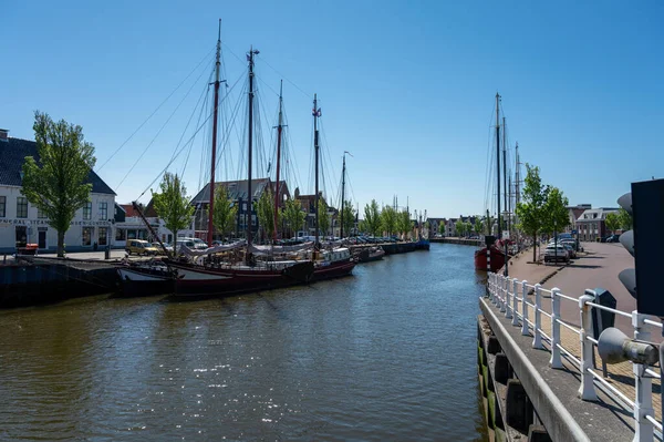 Wandelen Oude Straatjes Van Vissersdorp Harlingen Aan Waddenzee Friesland Nederland — Stockfoto