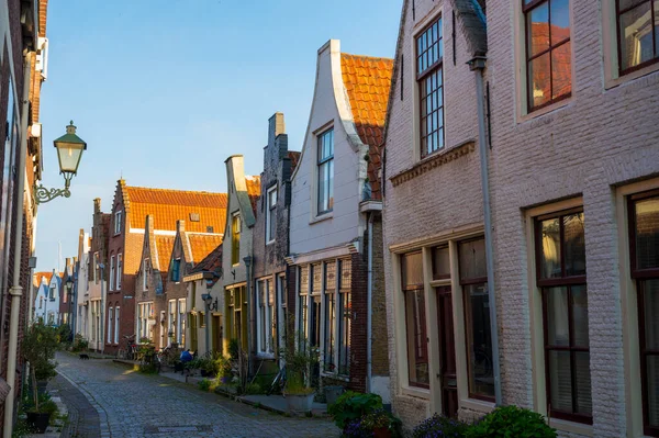 Spaziergang Der Alten Holländischen Stadt Zierikzee Mit Alten Kleinen Häusern — Stockfoto