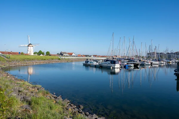 Widok Port Jachtowy Wemeldinge Zeeland Holandia Słoneczny Dzień — Zdjęcie stockowe
