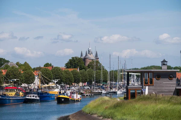Spaziergang Der Alten Holländischen Stadt Zierikzee Mit Fischerbooten Alten Kleinen — Stockfoto