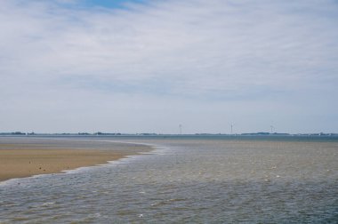 Hollanda, Zierikzee yakınlarındaki Zeeland 'de Oesterschelde' nin suyu,