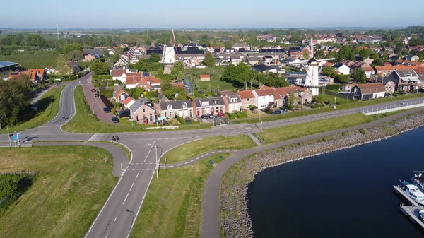天気の良い日にオランダのゼーラント州ウェメリンゲのヨット港での眺め — ストック写真