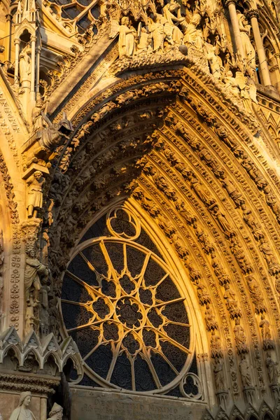 Zobacz Szczegóły Temat Gotyckiej Katedry Rzymskokatolickiej Notre Dame Centralnej Części — Zdjęcie stockowe