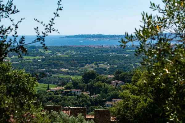 Vista Sobre Vale Verde Mar Antiga Aldeia Francesa Grimaud Destino — Fotografia de Stock