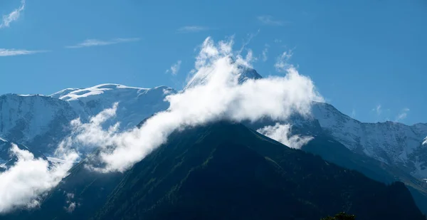 Pohled Saint Gervais Les Bains Bílý Vrchol Pohoří Mont Blanc — Stock fotografie