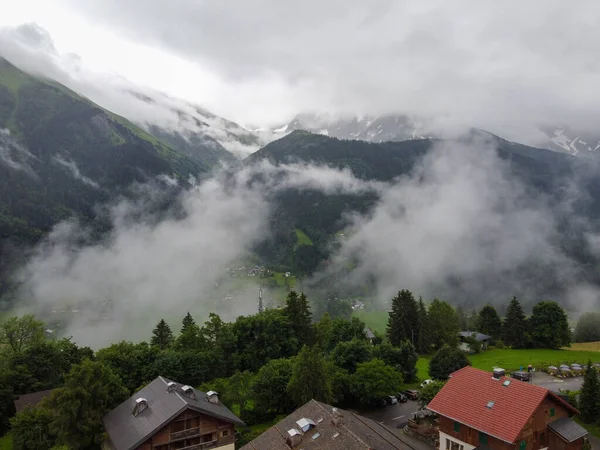 Vista Panorâmica Sobre Aldeias Montanhosas Florestas Verdes Prados Planície Perto — Fotografia de Stock