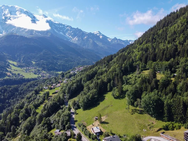 Vista Panorâmica Sobre Aldeias Montanhosas Florestas Verdes Prados Planície Perto — Fotografia de Stock