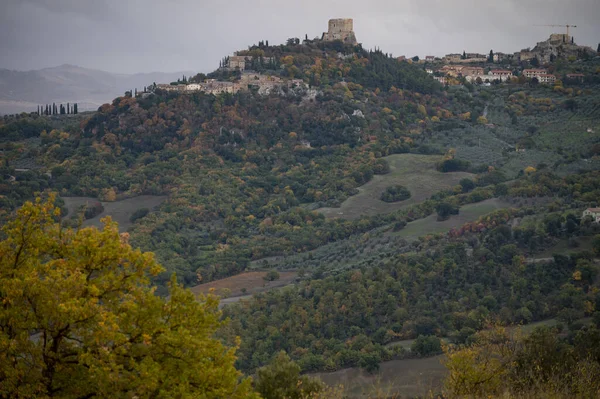 드오르시아 이탈리아 토스카나의 로코데오르시아 언덕에서 수있다 날씨에 사이프러스 포도원 드넓게 — 스톡 사진