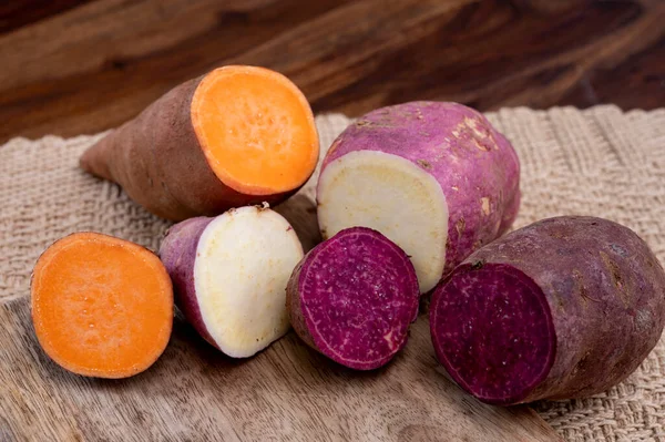 분홍색 보라색 주황색등의 채소들이 가까이 — 스톡 사진
