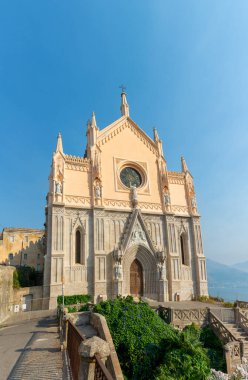 Gaeta 'nın eski kesiminde sabah yürüyüşü, antik İtalyan kenti Latina' da Tyrhenian denizinde