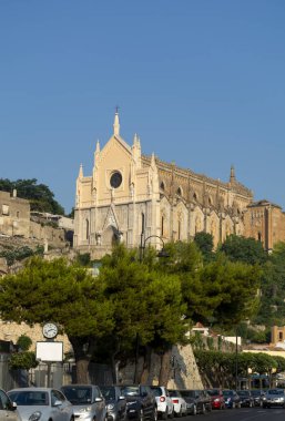 Gaeta 'nın eski kesiminde sabah yürüyüşü, antik İtalyan kenti Latina' da Tyrhenian denizinde