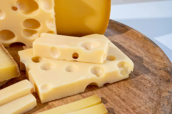 Raccolta Formaggi Formaggi Francesi Pasta Dura Comte Emmentaler Con Fori — Foto Stock