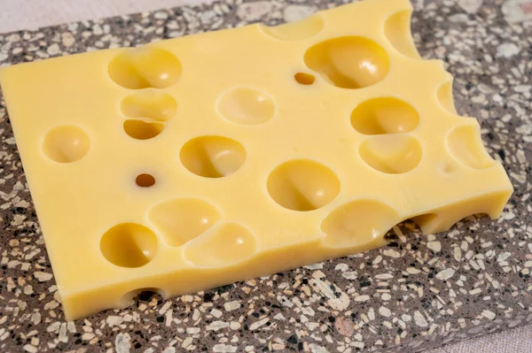 Ost Samling Semi Hård Fransk Ost Emmentaler Med Runda Hål — Stockfoto