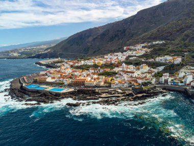 Kışın İspanya 'da, Tenerife, Kanarya Adaları' ndaki Garachico kolonisinin hava manzarası