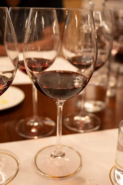 Kırmızı Brunello Montalcino Şarabı Montalcino Toskana Talya Yakınlarındaki Kantinde Zeytinyağı — Stok fotoğraf