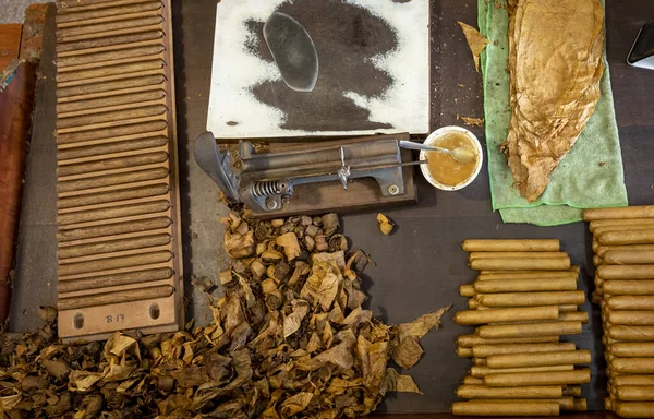 Handgjord Produktion Cigarrer Hög Kvalitet Från Torkade Tobaksblad Garachico Teneriffa — Stockfoto
