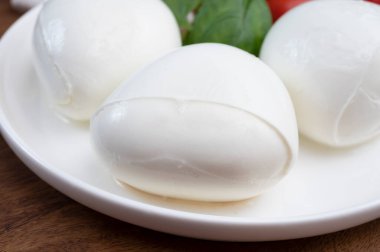 Taze İtalyan peyniri mozzarella di buffalo şok tabancası.