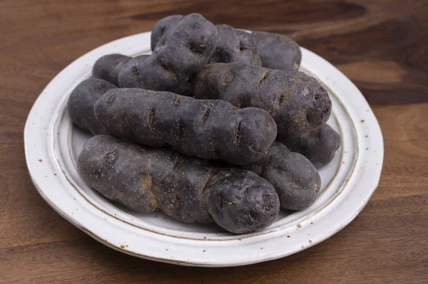 Colorful Belgian Purple Black Truffle Potato Root Vegetable Ready Cook — Stock Photo, Image