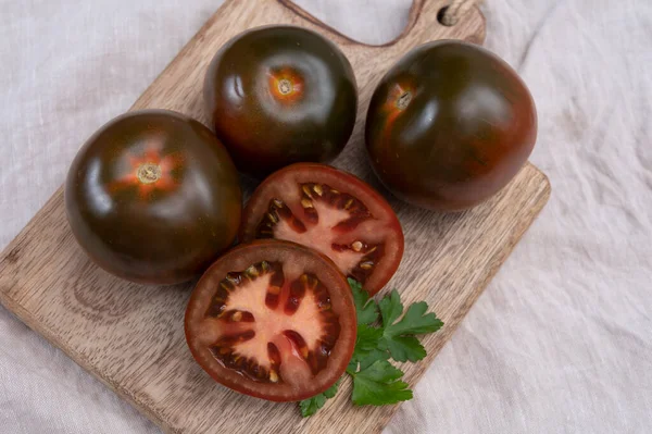 Comida Vegetariana Saudável Marrom Avermelhado Tomates Kumato Doce Perto — Fotografia de Stock