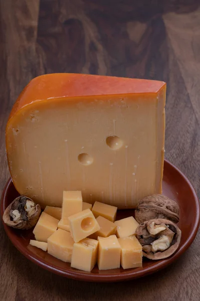 Holandské Tvrdé Kravské Mléko Starý Žlutý Sýr Gouda — Stock fotografie