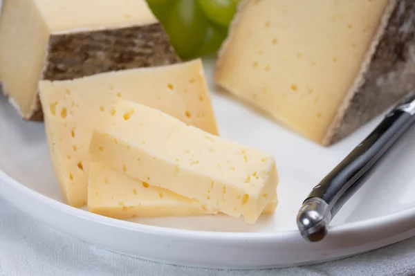 Formaggio Montagna Francese Delle Alpi Tomme Savoie Vicino — Foto Stock