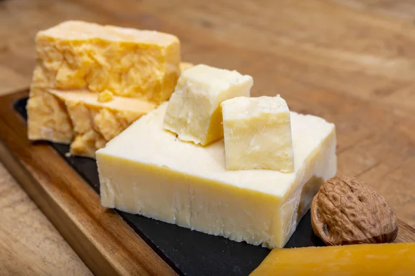 Colección Quesos Británicos Quesos Cheddar Escoceses Ingleses Madurados Cerca — Foto de Stock