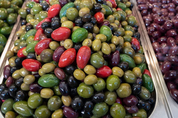 Färgglada Oliver Närbild Marknaden Hälsosam Vegetarisk Mat Bakgrund — Stockfoto