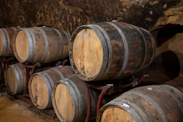 Caves Vin Souterraines Médiévales Avec Vieux Tonneaux Vin Rouge Pour — Photo