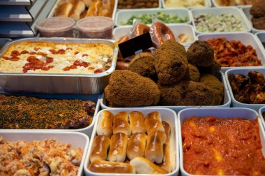 Mezbahadaki mezeci dükkanındaki gurme et yemekleri, yemek geçmişi...